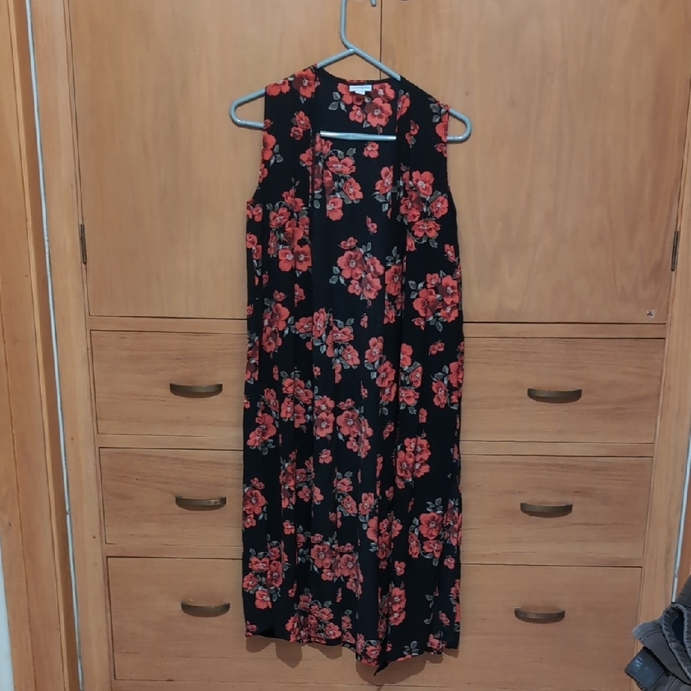 Floral Black and Red Sleeveless Cardigan